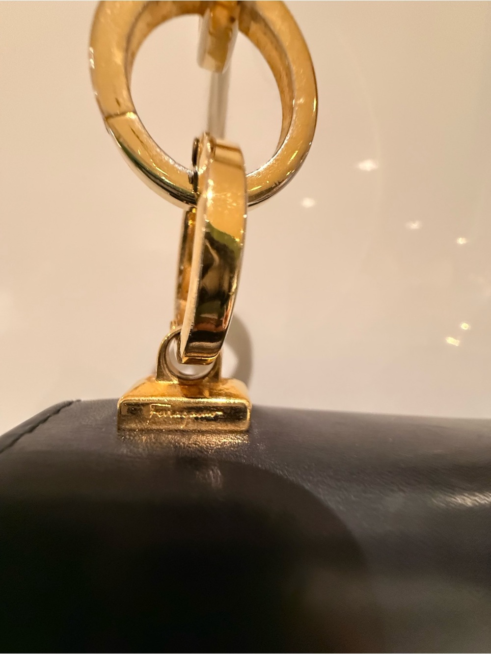 Ferragamo Early 90’s Classic Black Leather Crossbody Bag with Gold Hardware - Picture 4 of 8